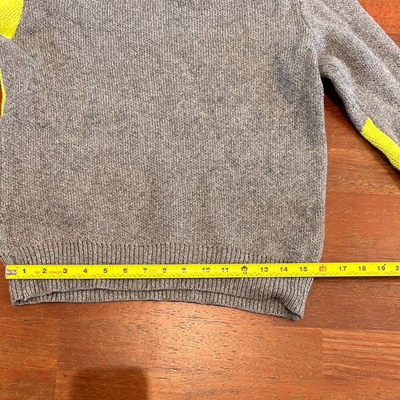 Very warm (wool-like) deco sweater with neon yellow accent - Picture 4 of 7